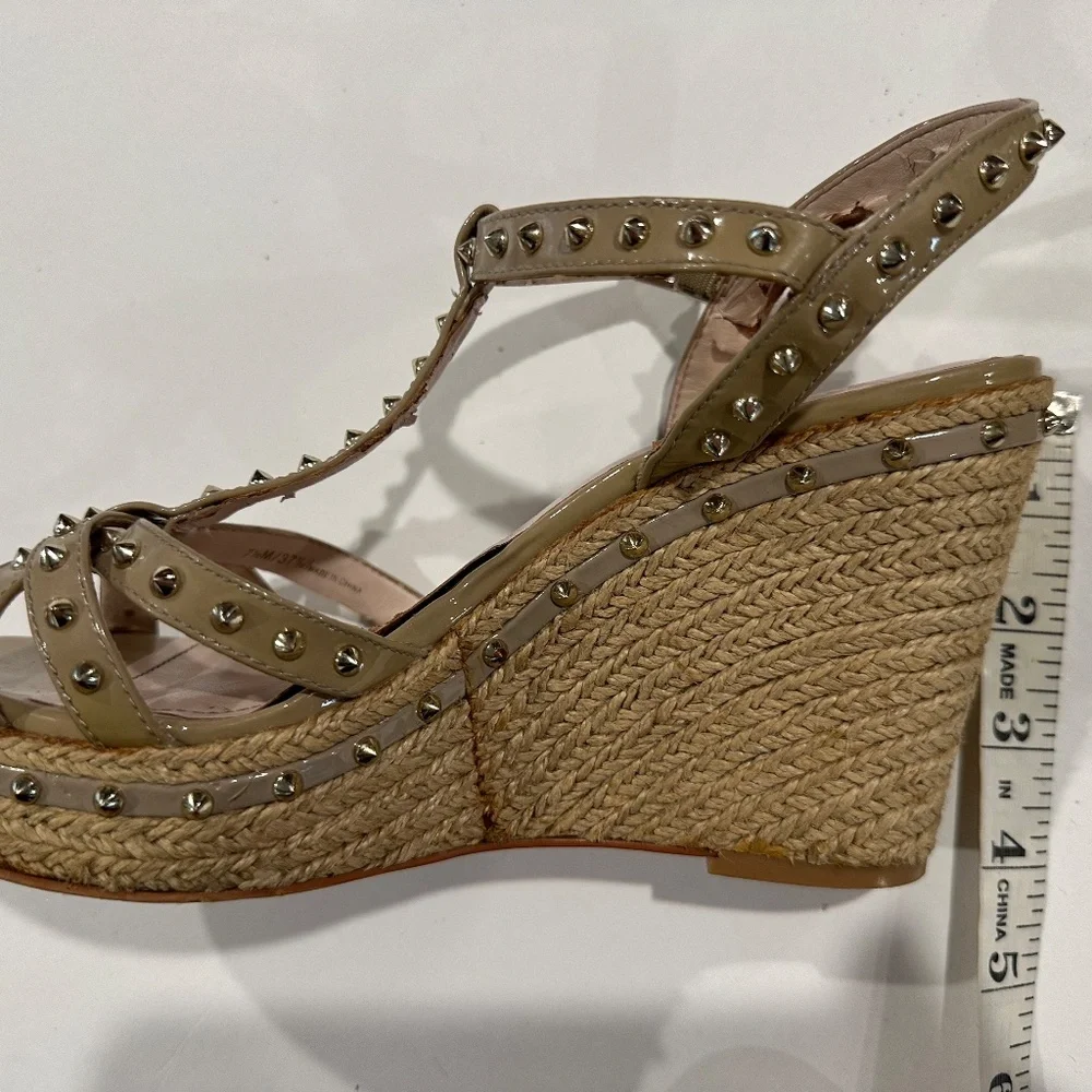 Vince Camuto Spiked, Tan, Patent Leather, Wedge Heels - Size‎ 7.5